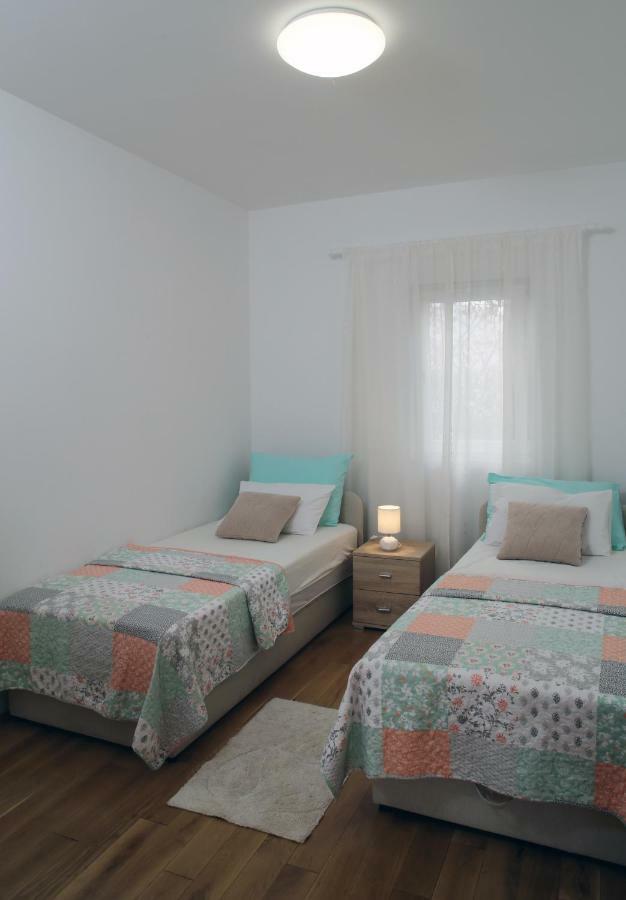 Apartman Zara Ražanj Exterior foto